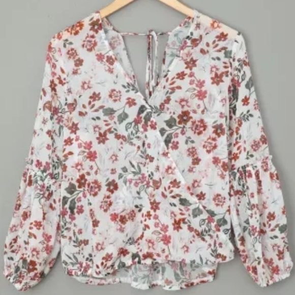🧡1 LG left Price DROP🧡New Floral flowy wrap top - Picture 3 of 9